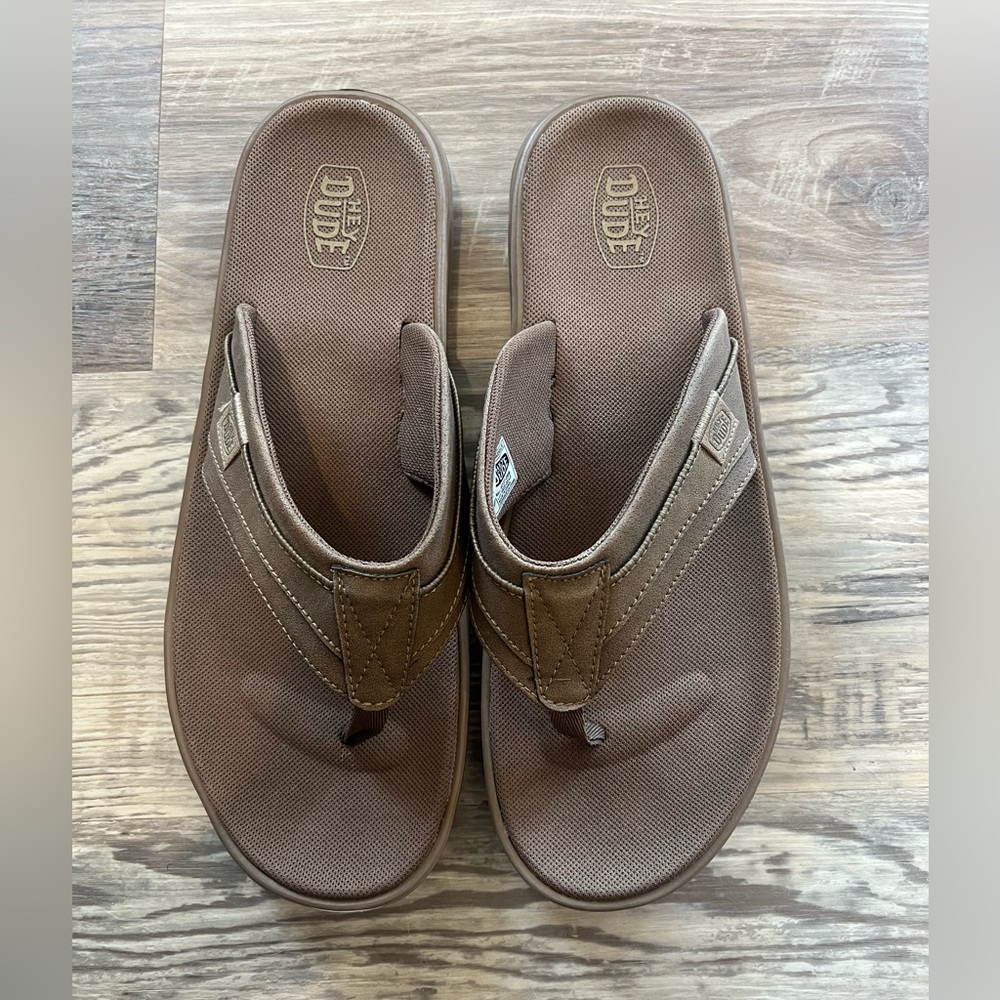 New without tags Men’s Size 11 Hey Dude Flip Flops